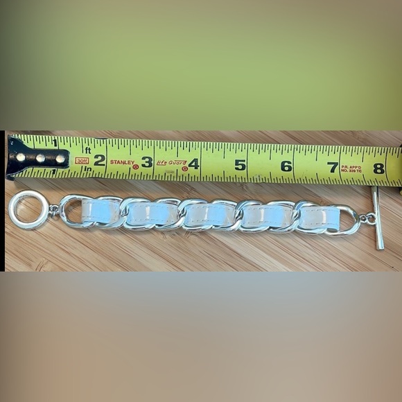 White & silver tone bracelet. Toggle clasp. Great 4 summer! Discount in listing! - Picture 9 of 10